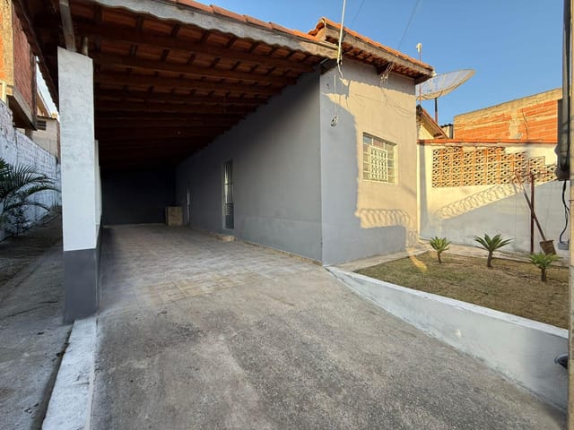 Casa com 300m² 1 quarto e 1 banheiro, à venda, no bairro Jardim Eloyna em Pindamonhangaba