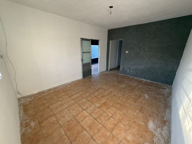 Casa com 300m² 1 quarto e 1 banheiro, à venda, no bairro Jardim Eloyna em Pindamonhangaba