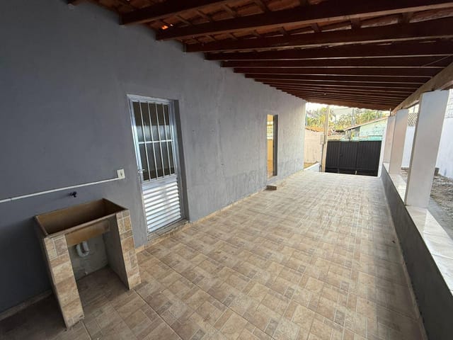 Casa com 300m² 1 quarto e 1 banheiro, à venda, no bairro Jardim Eloyna em Pindamonhangaba
