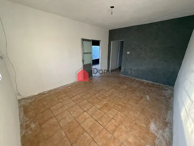Casa com 300m² 1 quarto e 1 banheiro, à venda, no bairro Jardim Eloyna em Pindamonhangaba