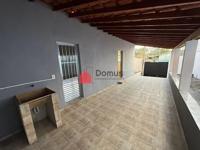 Casa com 300m² 1 quarto e 1 banheiro, à venda, no bairro Jardim Eloyna em Pindamonhangaba