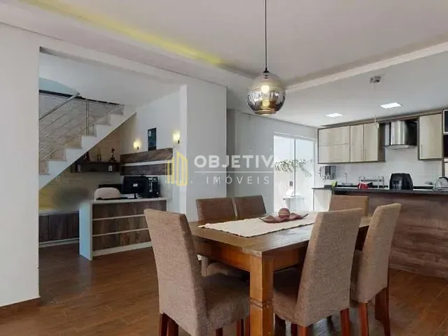 Casa 4 quartos e 4 banheiros, à venda, no bairro Guarujá em Porto Alegre