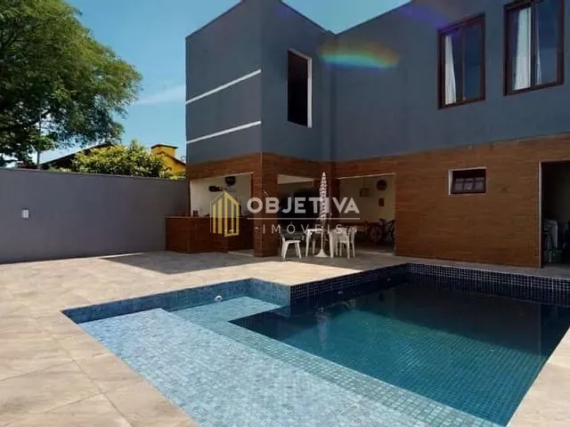 Casa 4 quartos e 4 banheiros, à venda, no bairro Guarujá em Porto Alegre