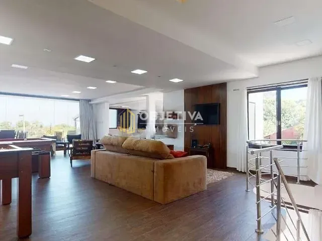 Casa 4 quartos e 4 banheiros, à venda, no bairro Guarujá em Porto Alegre