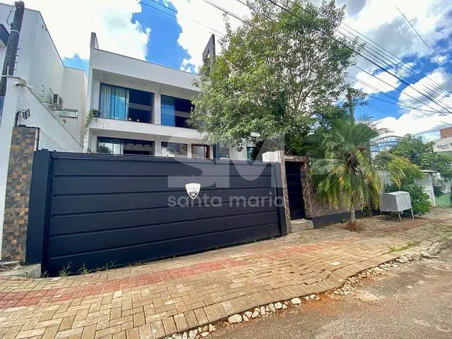Casa com 400m² 4 quartos e 6 banheiros, à venda, no bairro Passo dos Fortes em Chapecó
