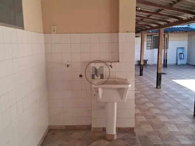 Casa 3 quartos e 2 banheiros, para alugar, no bairro Parque das Árvores em Guaratinguetá