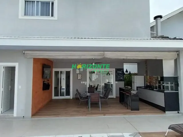 Casa com 260m² 3 quartos e 5 banheiros, à venda, no bairro Urbanova em São José dos Campos