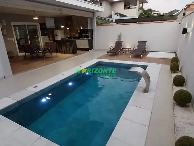 Casa com 260m² 3 quartos e 5 banheiros, à venda, no bairro Urbanova em São José dos Campos
