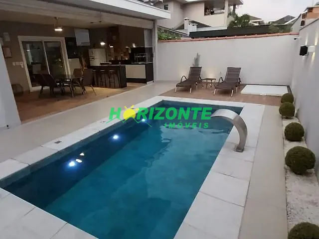 Casa com 260m² 3 quartos e 5 banheiros, à venda, no bairro Urbanova em São José dos Campos