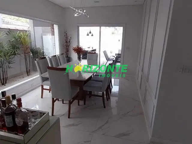 Casa com 260m² 3 quartos e 5 banheiros, à venda, no bairro Urbanova em São José dos Campos