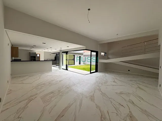 Casa com 310m² 4 quartos e 6 banheiros, à venda, no bairro Urbanova em São José dos Campos