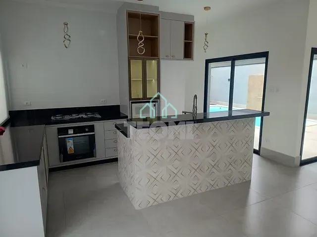 Casa 3 quartos e 2 banheiros, à venda ou para alugar, no bairro Parque São Cristóvão em Taubaté