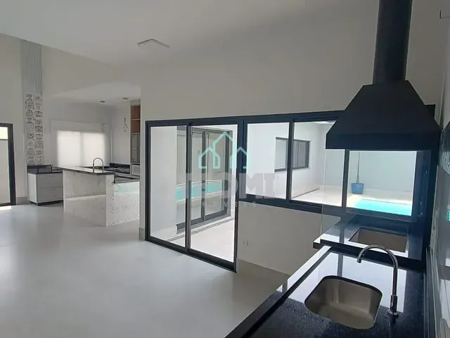 Casa 3 quartos e 2 banheiros, à venda ou para alugar, no bairro Parque São Cristóvão em Taubaté