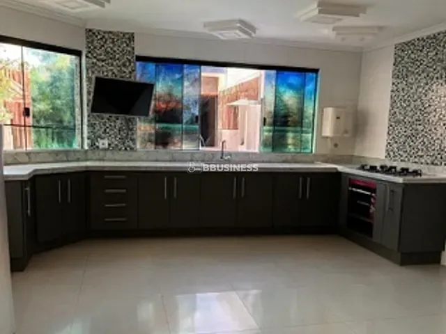 Casa 5 quartos e 5 banheiros, à venda, no bairro Parque Burle em Cabo Frio