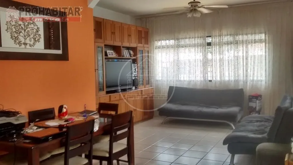 Casa, 2 quartos, 200 m² - Foto 1