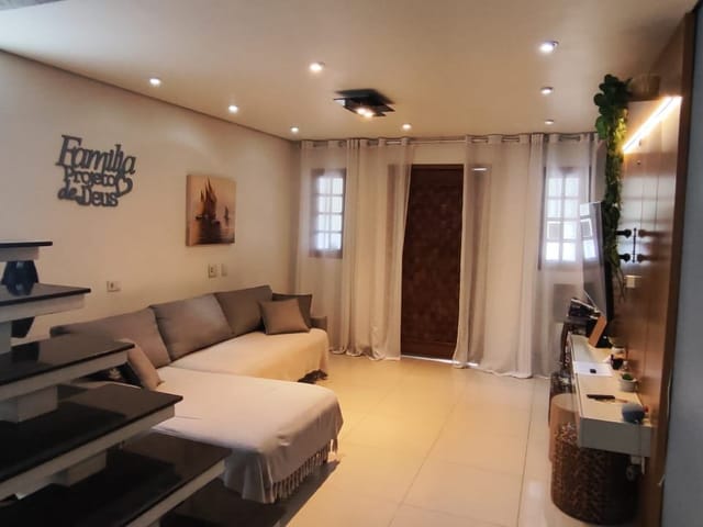 Casa com 220m² 3 quartos e 4 banheiros, à venda, no bairro Chácara Maria Trindade em São Paulo