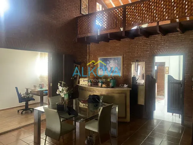 Casa com 328m² 3 quartos e 2 banheiros, à venda, no bairro Jardim Alvorada em São José dos Campos