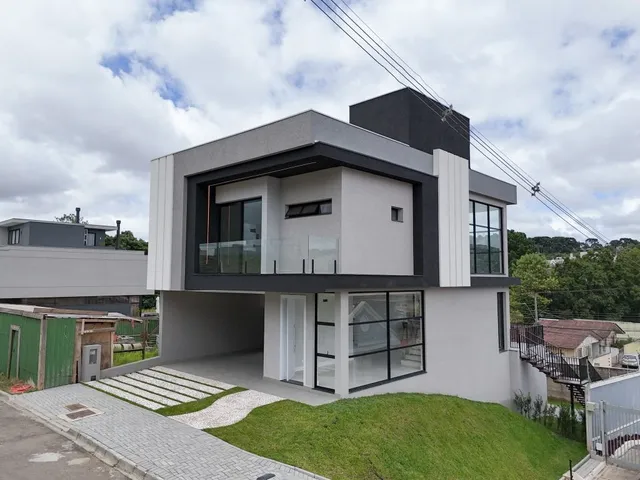 Casa com 312m² 3 quartos e 4 banheiros, à venda, no bairro Santa Felicidade em Curitiba