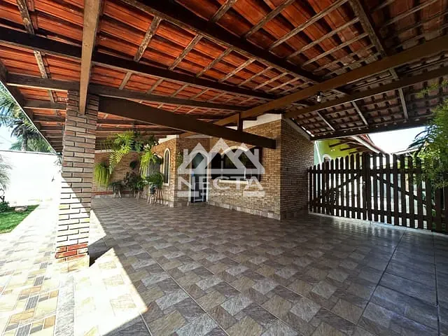 Casa com 360m² 3 quartos e 2 banheiros, à venda, no bairro Pontal de Santa Marina em Caraguatatuba