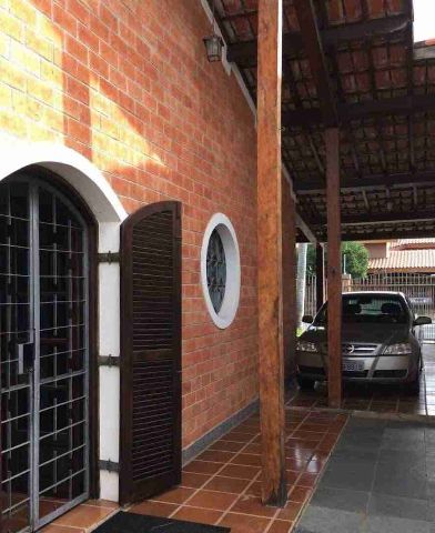 Casa com 326m² 3 quartos e 3 banheiros, à venda, no bairro Vila Bourghese em Pindamonhangaba