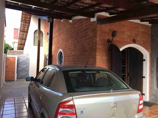 Casa com 326m² 3 quartos e 3 banheiros, à venda, no bairro Vila Bourghese em Pindamonhangaba