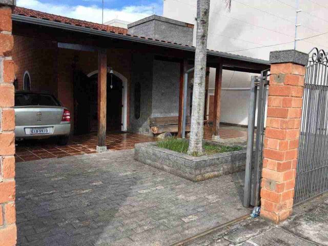 Casa com 326m² 3 quartos e 3 banheiros, à venda, no bairro Vila Bourghese em Pindamonhangaba