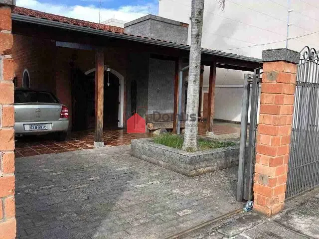 Casa com 326m² 3 quartos e 3 banheiros, à venda, no bairro Vila Bourghese em Pindamonhangaba