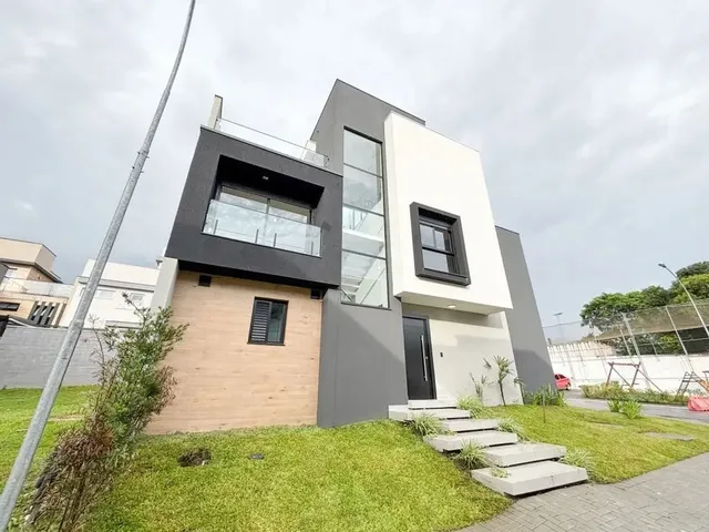 Casa com 243m² 3 quartos e 3 banheiros, à venda, no bairro Boa Vista em Curitiba