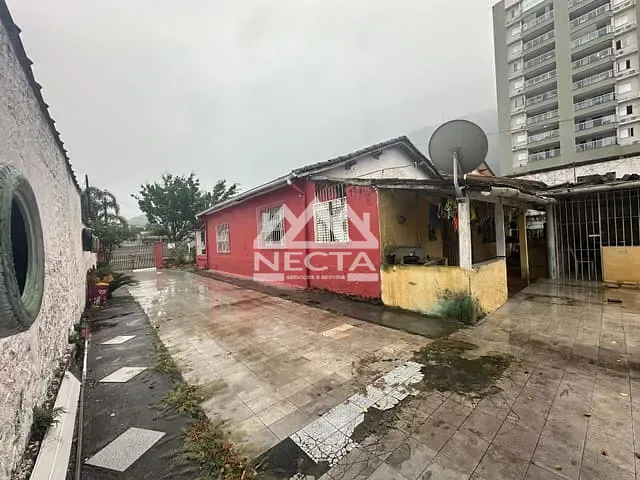 Casa com 540m² 4 quartos e 2 banheiros, à venda, no bairro Sumaré em Caraguatatuba