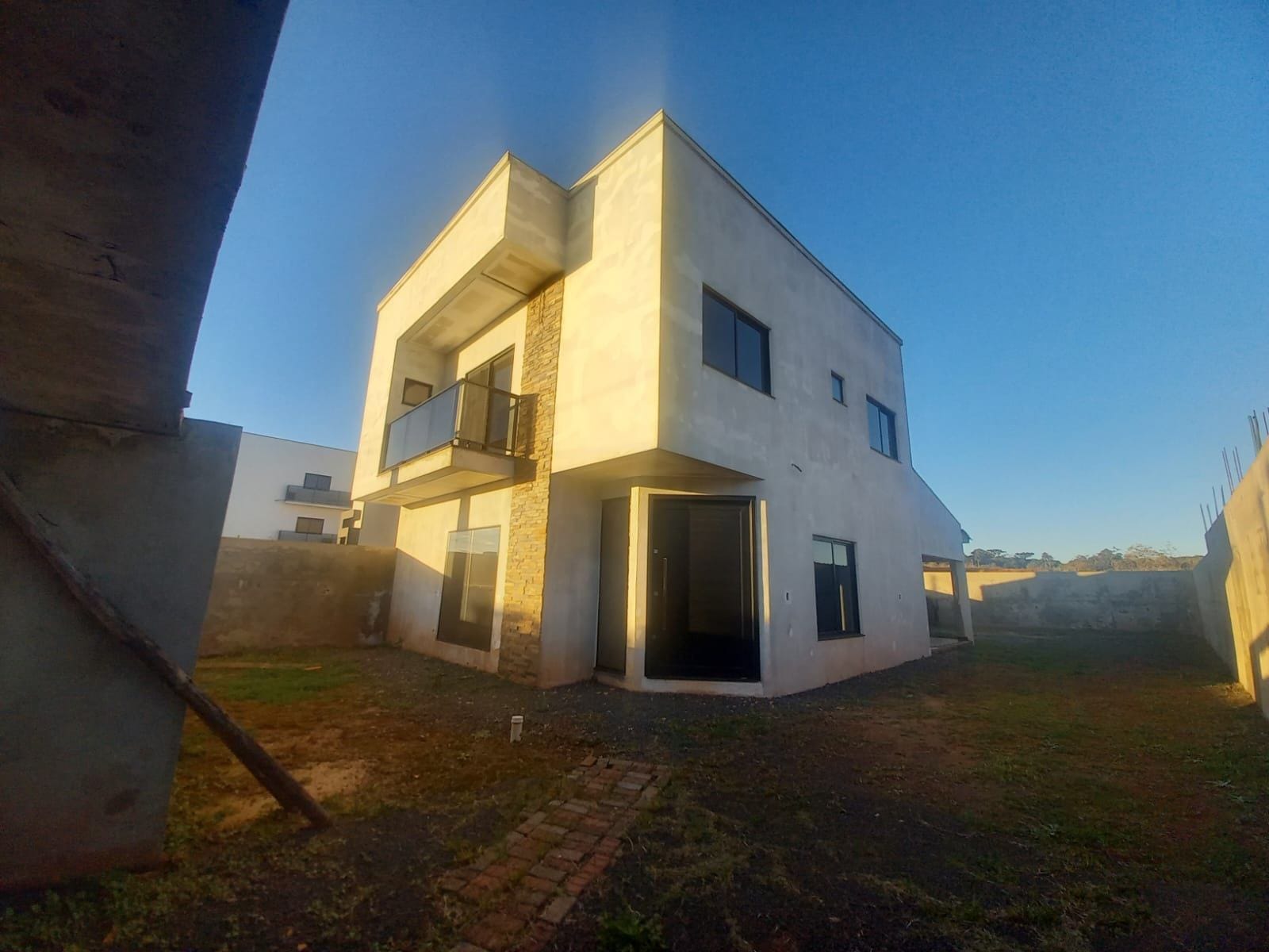 Casa à venda com 4 dormitórios, 2 banheiros, 3 vagas de garagens e 214m² de área privativa no bairro Santos Dumont
