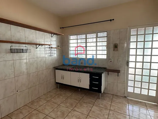 Casa 3 quartos e 2 banheiros, para alugar, no bairro Centro em Porto Feliz