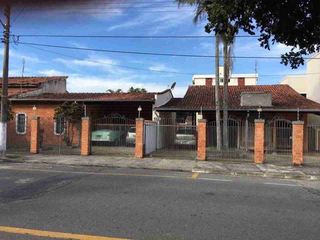 Casa com 326m² 2 quartos e 2 banheiros, à venda, no bairro Vila Bourghese em Pindamonhangaba