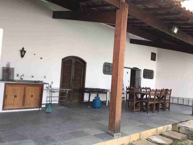 Casa com 326m² 2 quartos e 2 banheiros, à venda, no bairro Vila Bourghese em Pindamonhangaba