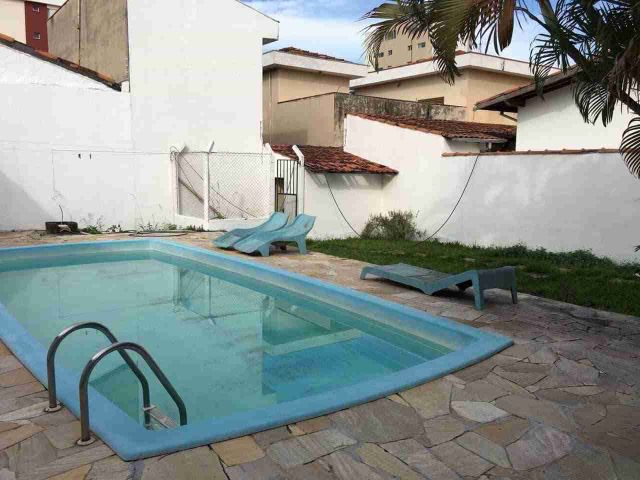 Casa com 326m² 2 quartos e 2 banheiros, à venda, no bairro Vila Bourghese em Pindamonhangaba
