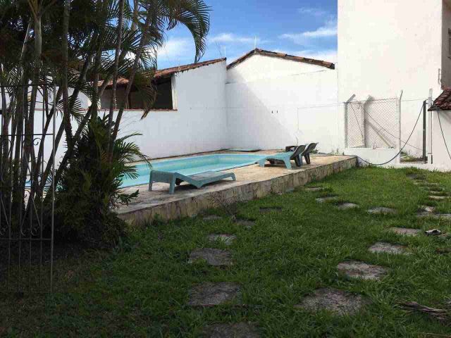 Casa com 326m² 2 quartos e 2 banheiros, à venda, no bairro Vila Bourghese em Pindamonhangaba