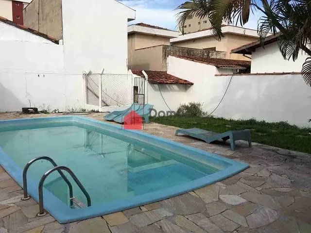 Casa com 326m² 2 quartos e 2 banheiros, à venda, no bairro Vila Bourghese em Pindamonhangaba