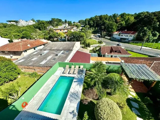 Casa com 532m² 4 quartos e 6 banheiros, à venda, no bairro Vista Alegre em Curitiba