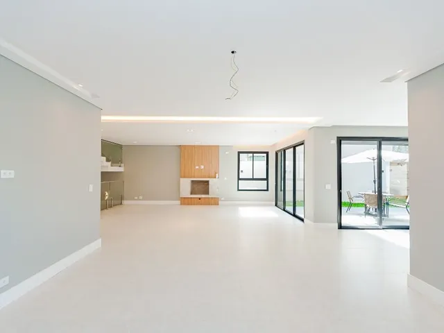 Casa com 290m² 3 quartos e 5 banheiros, à venda, no bairro Santa Felicidade em Curitiba