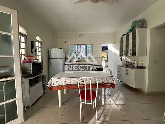 Casa com 215m² 2 quartos e 3 banheiros, à venda, no bairro Massaguaçu em Caraguatatuba