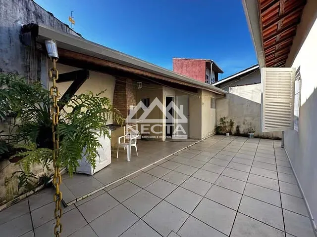 Casa com 215m² 2 quartos e 3 banheiros, à venda, no bairro Massaguaçu em Caraguatatuba