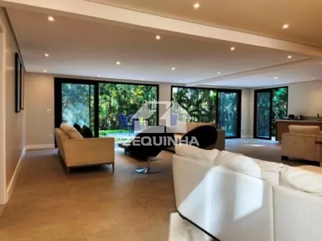 Casa com 1200m² 6 quartos e 8 banheiros, à venda, no bairro Estancia Parque Atibaia em Atibaia