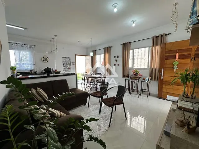 Casa com 300m² 3 quartos e 2 banheiros, à venda, no bairro Martim de Sá em Caraguatatuba