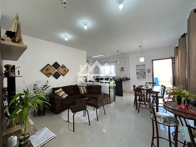 Casa com 300m² 3 quartos e 2 banheiros, à venda, no bairro Martim de Sá em Caraguatatuba