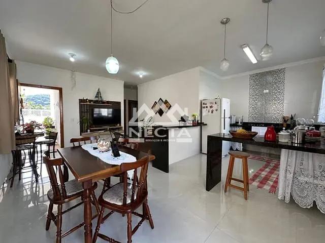 Casa com 300m² 3 quartos e 2 banheiros, à venda, no bairro Martim de Sá em Caraguatatuba