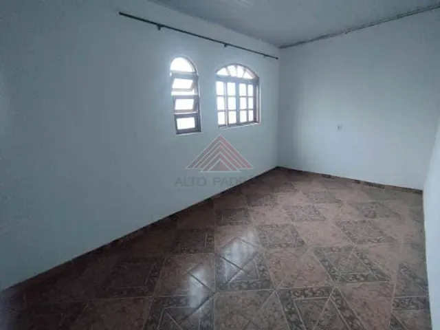 Casa com 250m² 5 quartos e 3 banheiros, à venda, no bairro Jardim Luzitano em Mauá