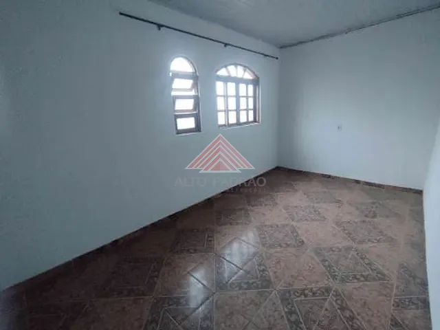 Casa com 250m² 5 quartos e 3 banheiros, à venda, no bairro Jardim Luzitano em Mauá