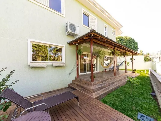 Casa com 320m² 4 quartos e 6 banheiros, à venda, no bairro São Braz em Curitiba