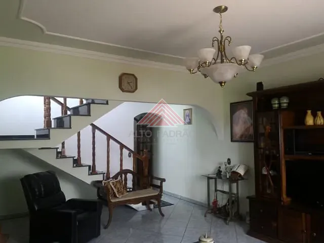 Casa com 150m² 3 quartos e 2 banheiros, à venda, no bairro Parque São Vicente em Mauá