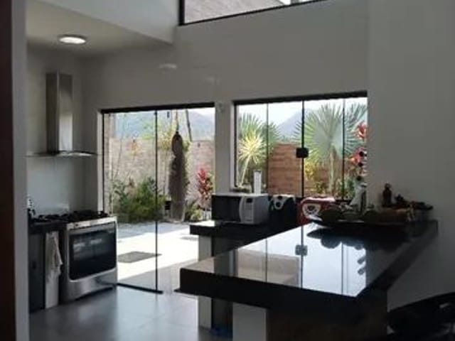 Casa com 500m² 4 quartos e 3 banheiros, à venda, no bairro Jardim Carolina em Ubatuba