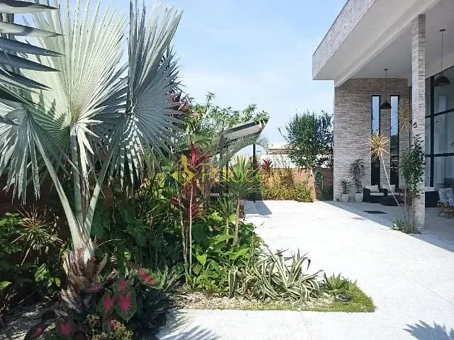 Casa com 500m² 4 quartos e 3 banheiros, à venda, no bairro Jardim Carolina em Ubatuba